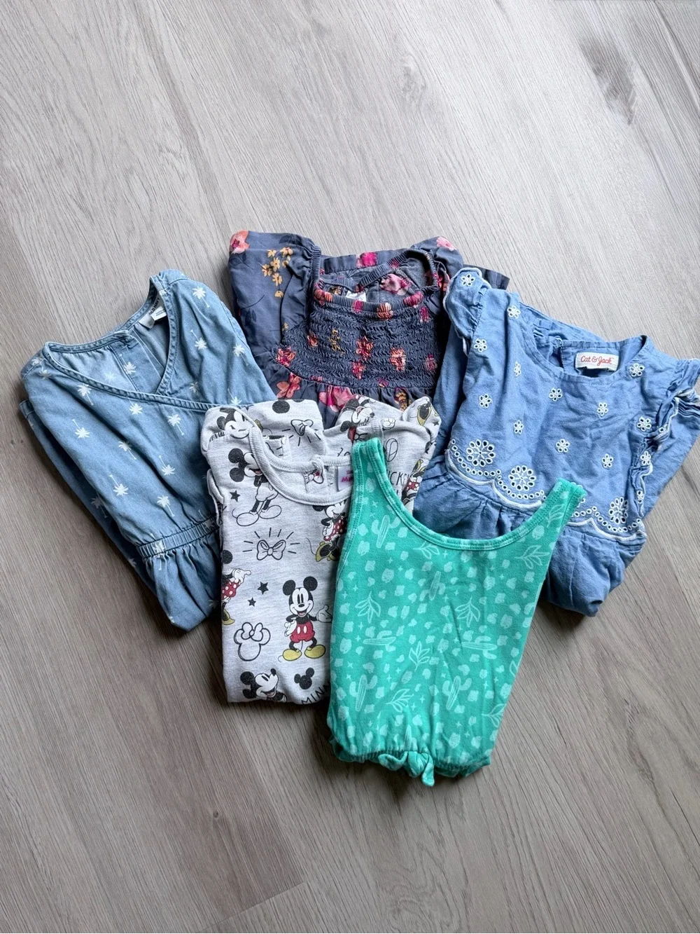 Lot of 5 - Girls Dresses and Rompers (4T)